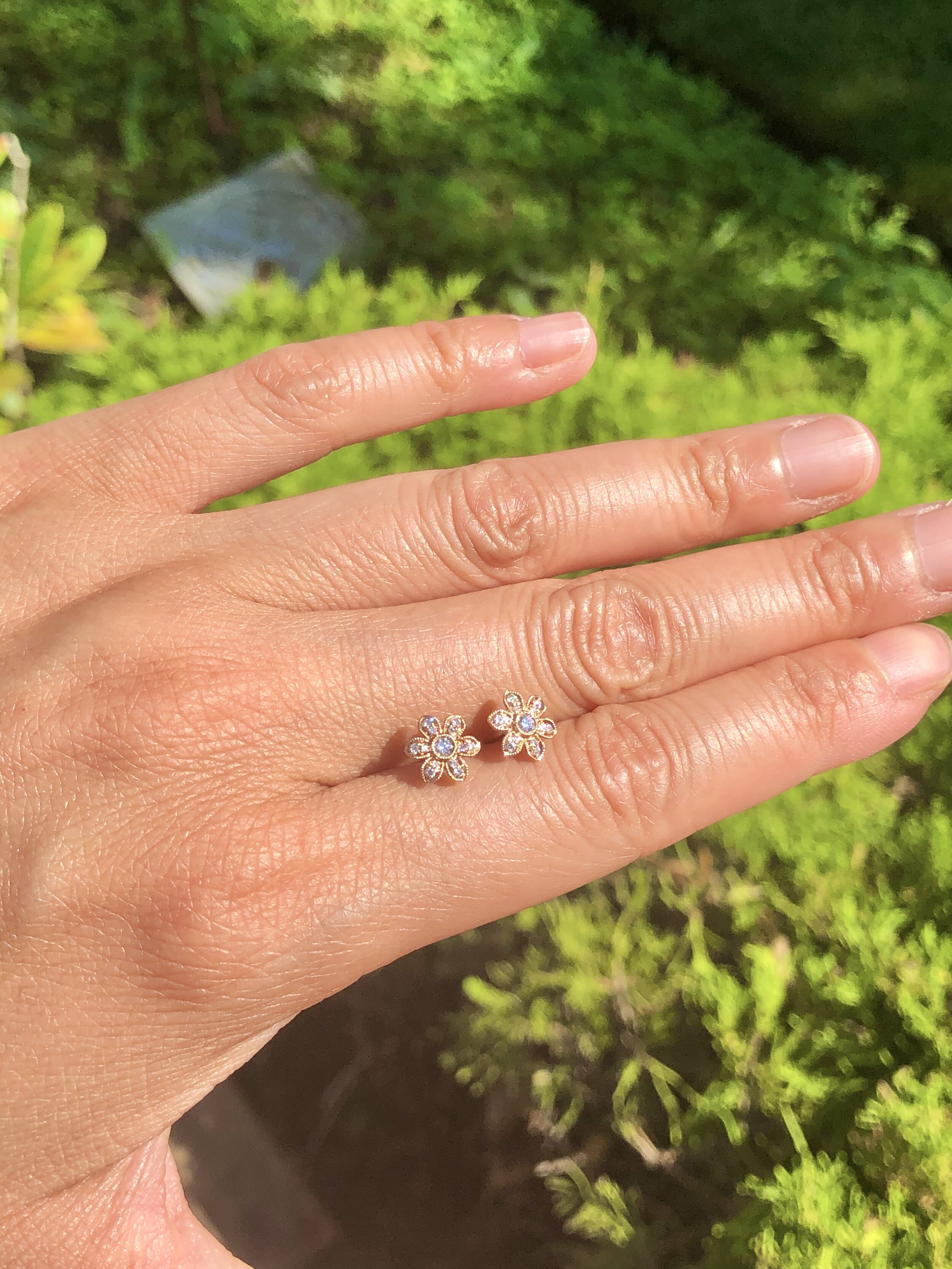 Stud fashion earrings