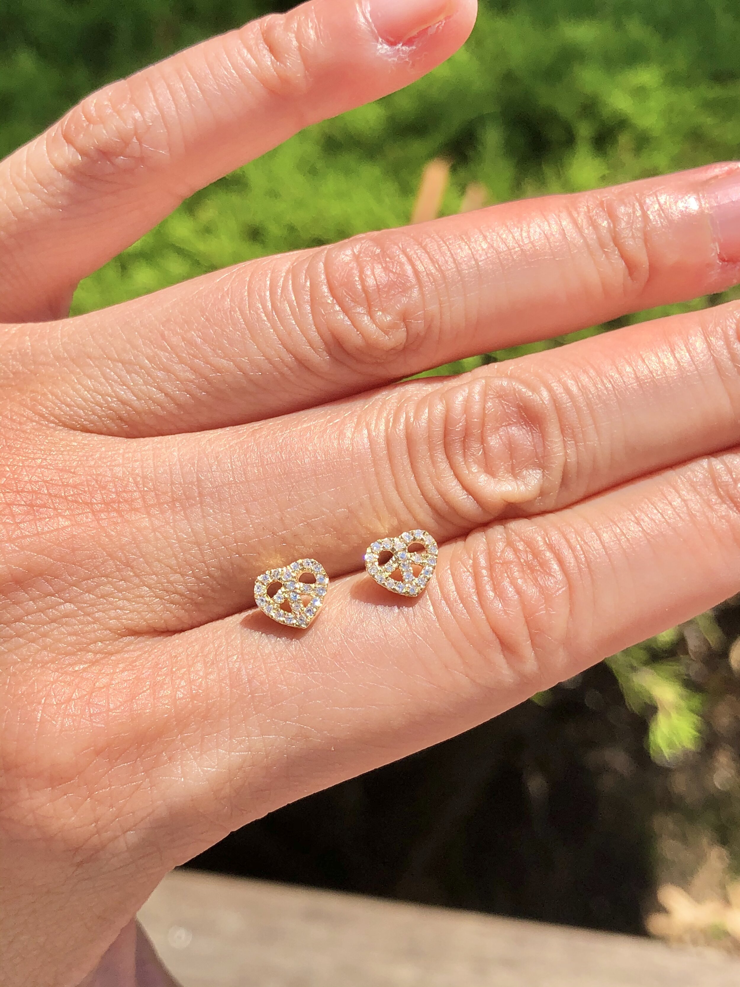 Stud fashion earrings