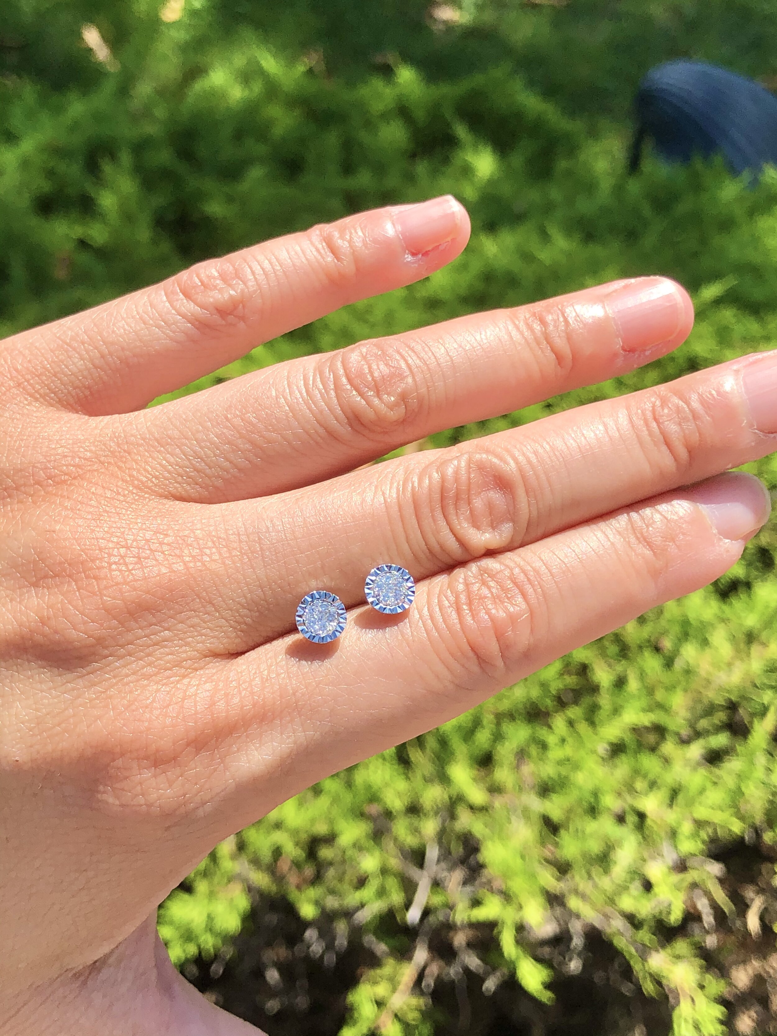 Stud fashion earrings