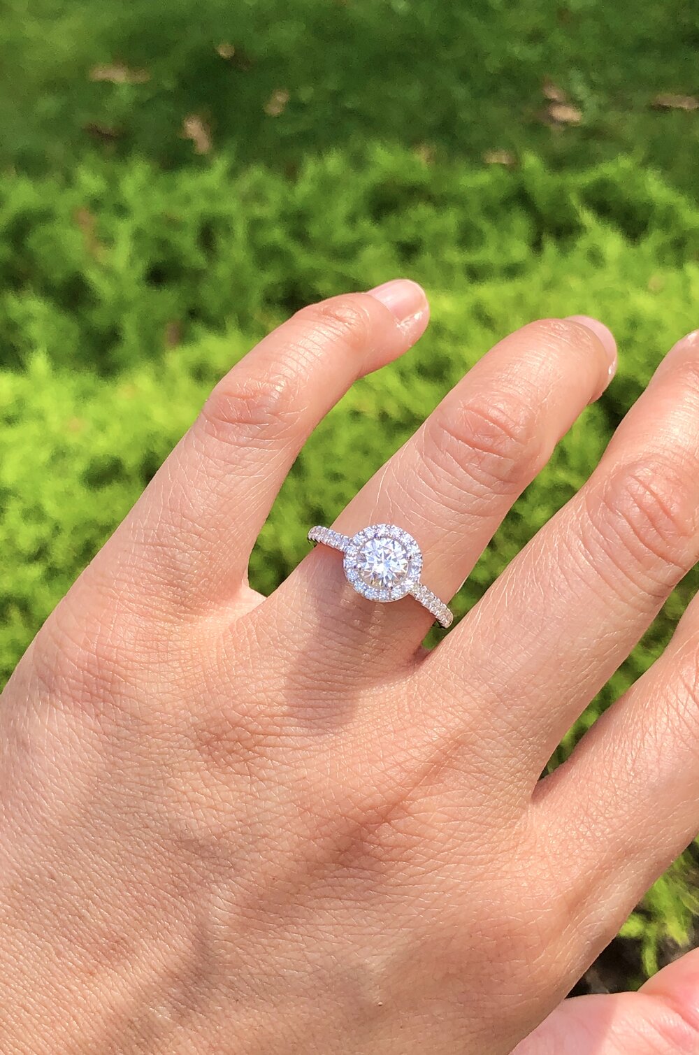 Round Brilliant Halo Diamond Engagement Ring 0.92 ct — J. Sampieri