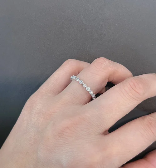 Remi SMALL Single Prong Diamond Band — Sampieri