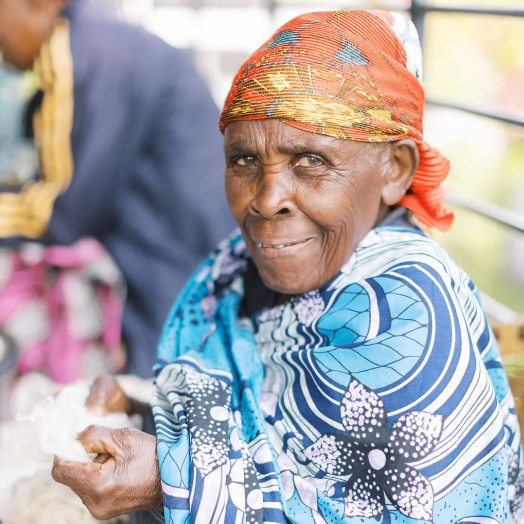 Meet Rosa!💕 

Rosa is in her 90s and is one of the many cherished women at Handspun Hope. After a lifetime of hardship, she now works surrounded by community, dignity, and purpose. With a smile and steady hands, Rosa brings wisdom and grace into our