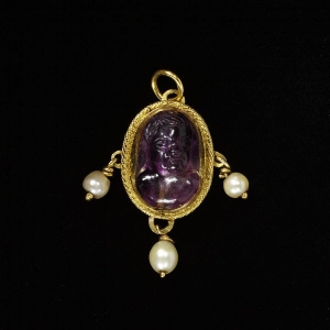Gold pendant set with an amethyst cameo and hung with pearls. Europe 1600-1650 V&A Museum