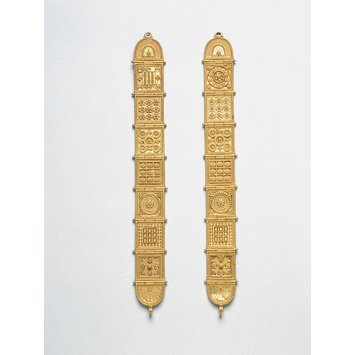 Italy, c. 1860-1880 Gold, hinged panels with applied wire and granulated decoration Castellini V&A Museum