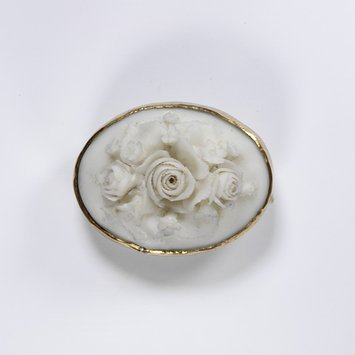 England, c. 1816-1840 Brooch, biscuit porcelain plaque set in a plain gold slip V&A Museum