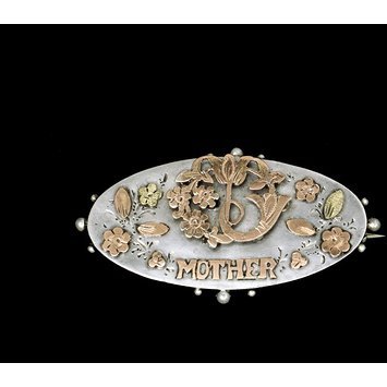 England, c. 1916-1917 Brooch, silver, engraved with applied decoration V&A Museum