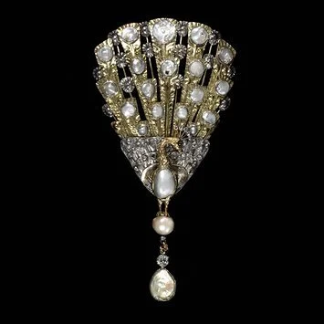 England, c. 1900 Ashbee Brooch, silver and gold with blister pearl, garnet and diamond V&A Museum