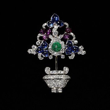 Paris, c. 1927-1940 Ostertag Brooch platinum, white gold, baguette- and brilliant-cut diamonds, rubies, sapphires and emerald V&A Museum