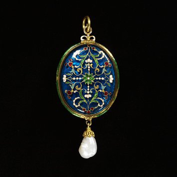 Europe, c. 1850-1900 Locket, enamelled gold (émail en résille sur verre) and baroque pearl V&A Museum