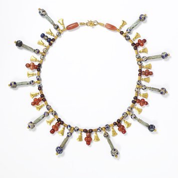 England, late 19th century Necklace, gold and Egyptian beads V&A Museum
