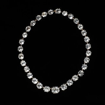 England, c. 1800 Necklace pastes in silver and gold V&A Museum