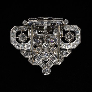 England, c. 1940 Dress clip with double prong backing, platinum set with diamonds Cartier V&A Museum