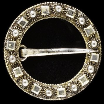 Sweden, c. 1830 Ring Brooch, silver and filigree V&A Museum