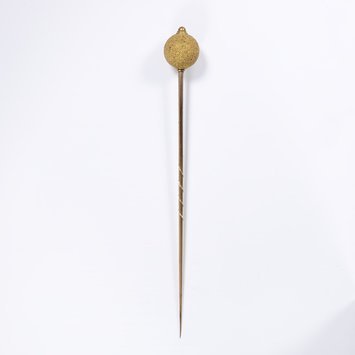 England, c. 1865-70 Scarf pin with gold and powder granulation V&A Museum