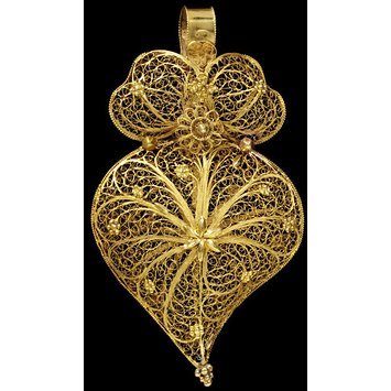Portugal, c. 1860 Pendant, gold filigree V&A Museum
