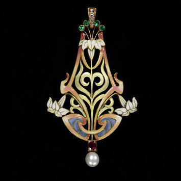 Germany, c.1903 Enamelled gold, set with brilliant-cut diamonds, emeralds,a ruby, hung with a pearl. V&A Museum