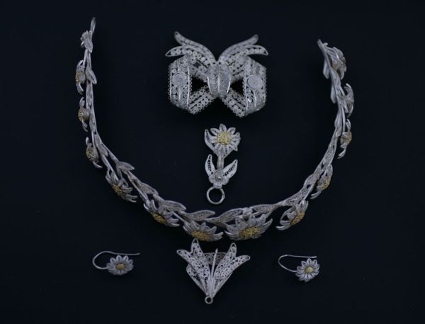A Victorian bridal parure, previously sold by Elder and Bloom. 