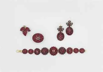 A group of 19th century garnet jewellery, circa 1890 Christie’s sale 4824 27 March 2012, London South Kensington