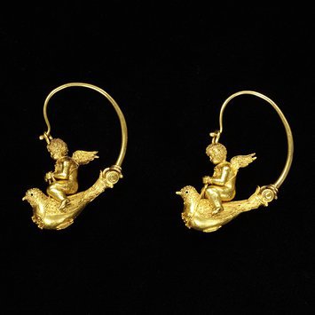 Victoria and Albert Museum, earrings, gold with granulation, Italy c. 1870, maker unknown.