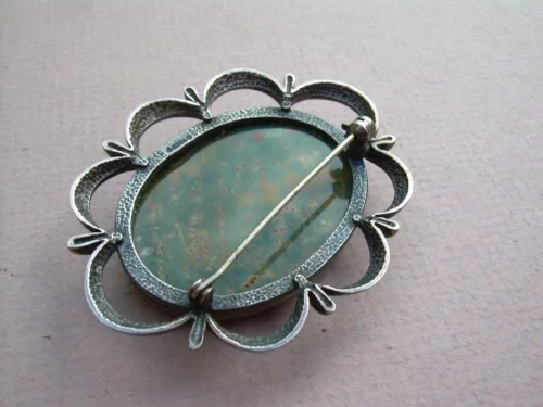 Edwardian era brooch with 'ball style' rounded hinge. 