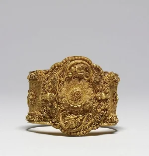 This early Victorian cannetille bracelet was made entirely by hand. 
