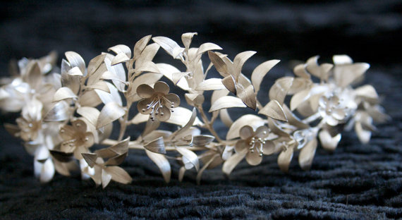 This late-Victorian myrtle crown was created using die-stamping. 