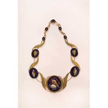 Necklace, 1808, Pietra dure, lapis lazuli, chalcedony, gold. The Rosalinde and Arthur Gilbert Collection on loan to the Victoria and Albert Museum, London