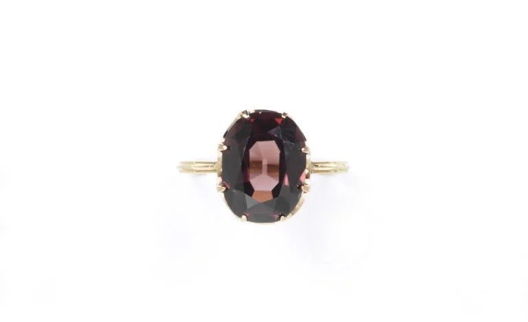 Reddish-brown zircon ring. 1850. V & A Museum 1282-1869