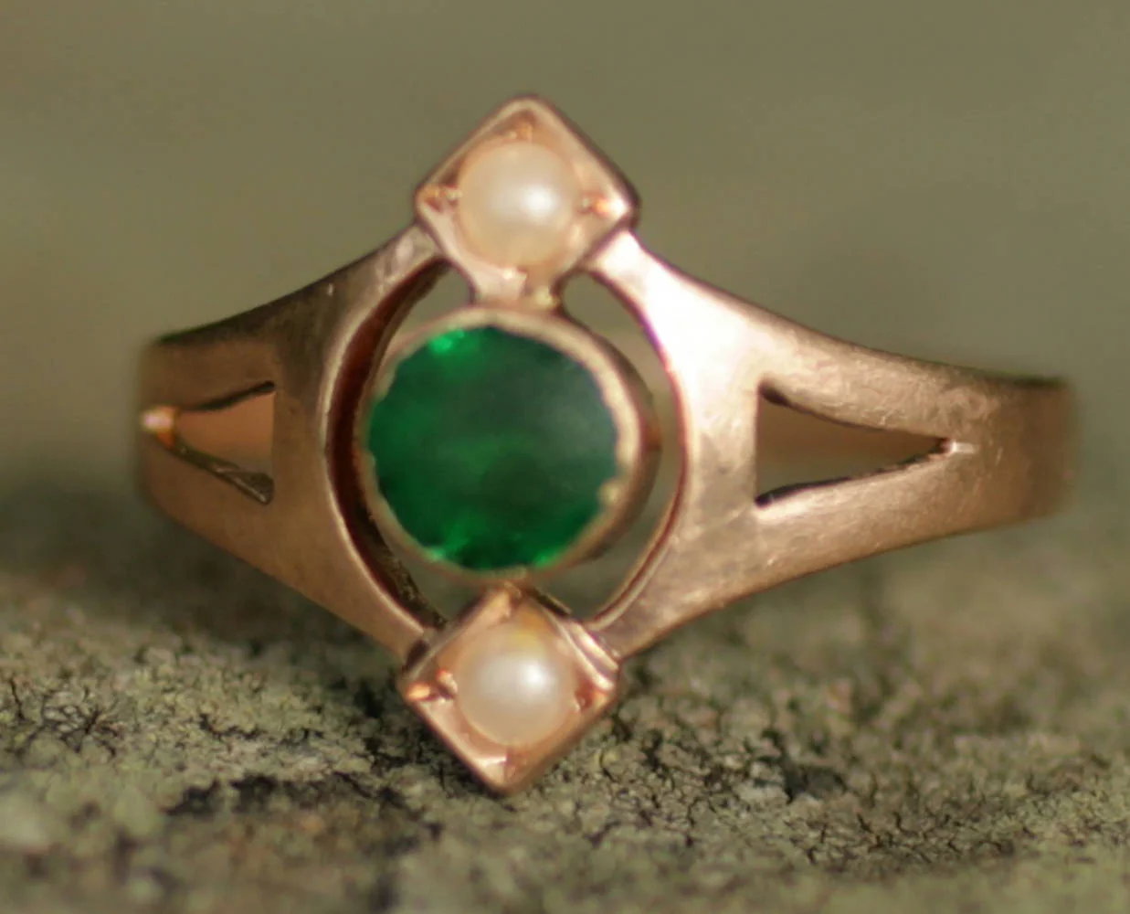 Jugendstil Emerald Pearl Gold Ring