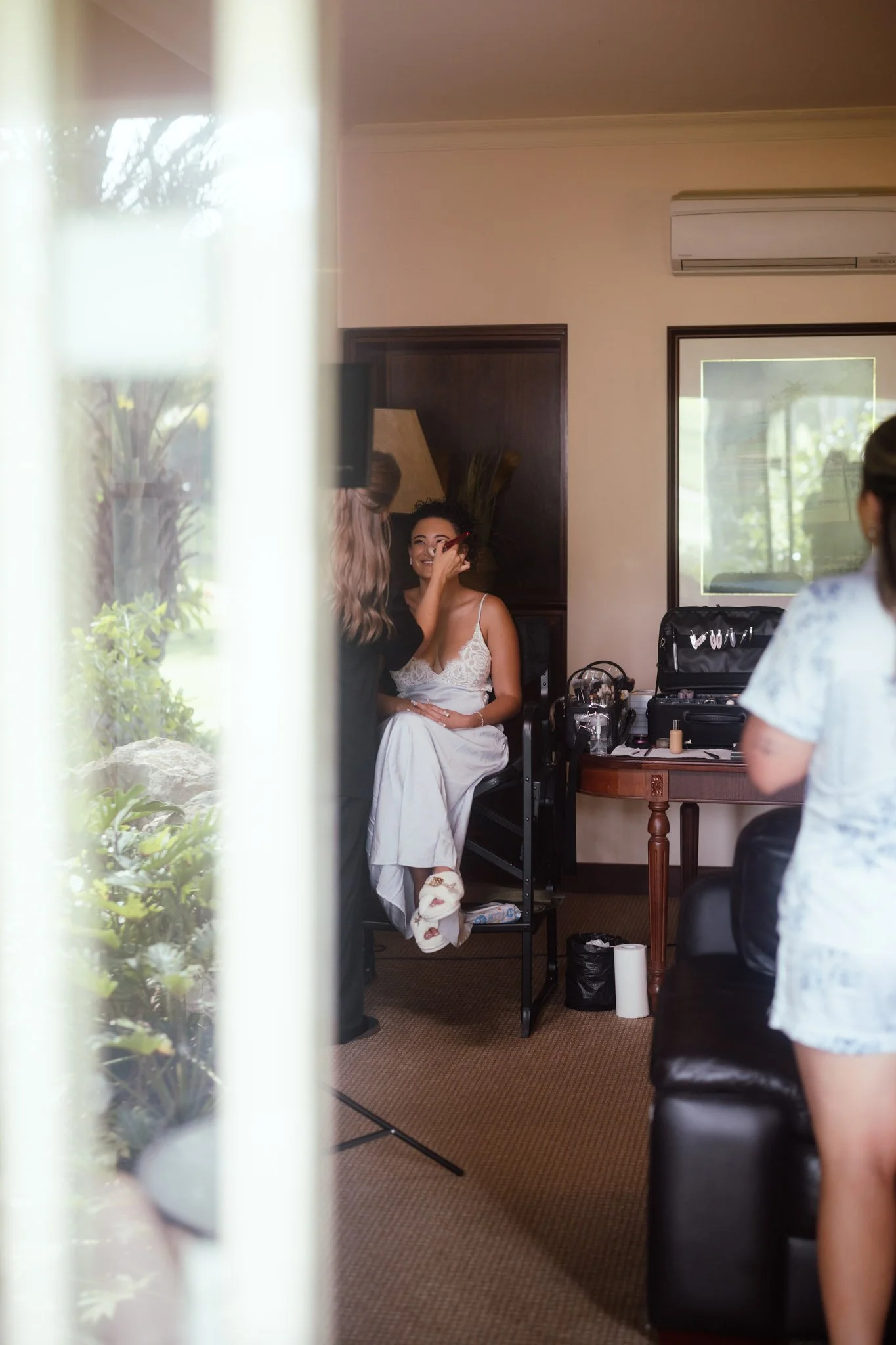 bride-makeup-application-wedding-photographer.jpg