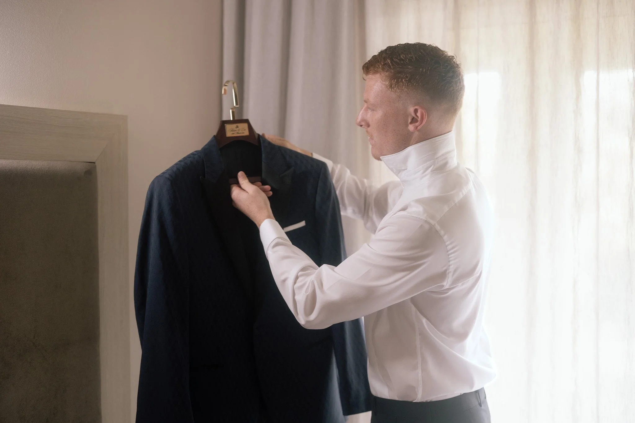 groom-holding-tuxedo-wedding-photographer.jpg