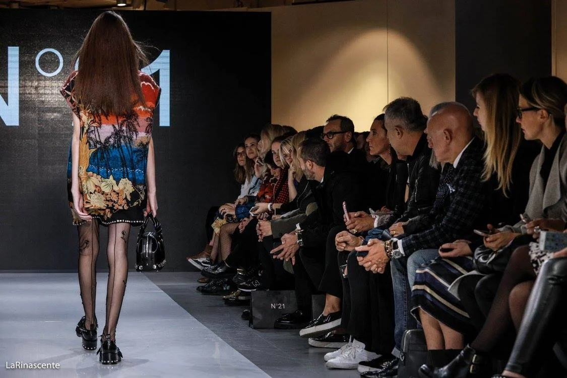 Milan, October 12th 2016. Thanks to #enjoythefrontrow N°21 shows Fall/Winter 2016 collection, currently on display, at LaRinascente Piazza Duomo in Milan. Guests had the opportunity not only to watch a show normally reserved to press and buyers, but also to meet with designer Alessandro Dell'Acqua and experience the thrill of the "see now, buy now ", having the chance to buy immediately the looks that run on the catwalk.