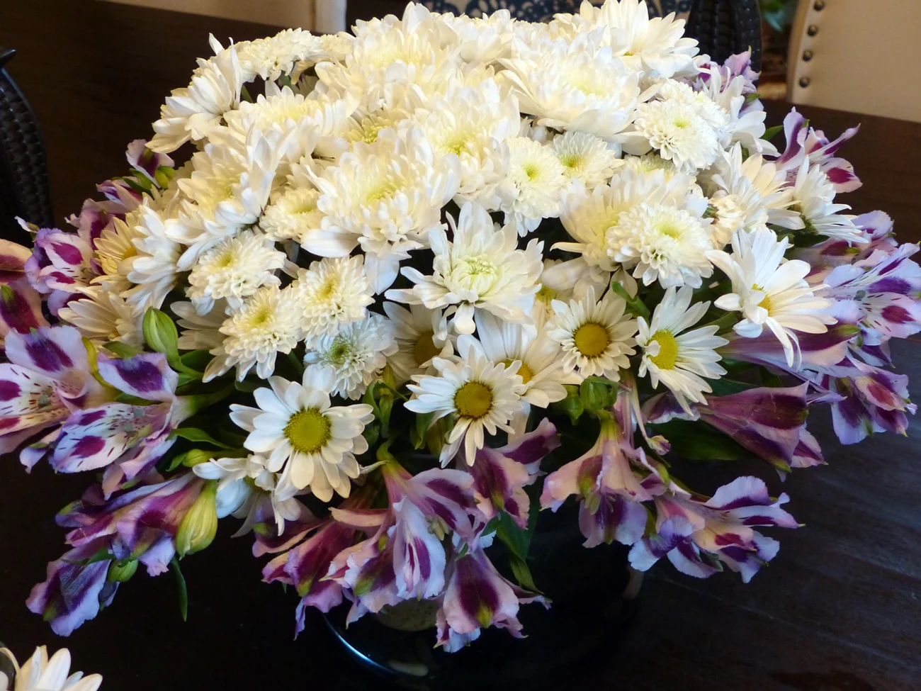 The finished main arrangement, a ball of white cheer