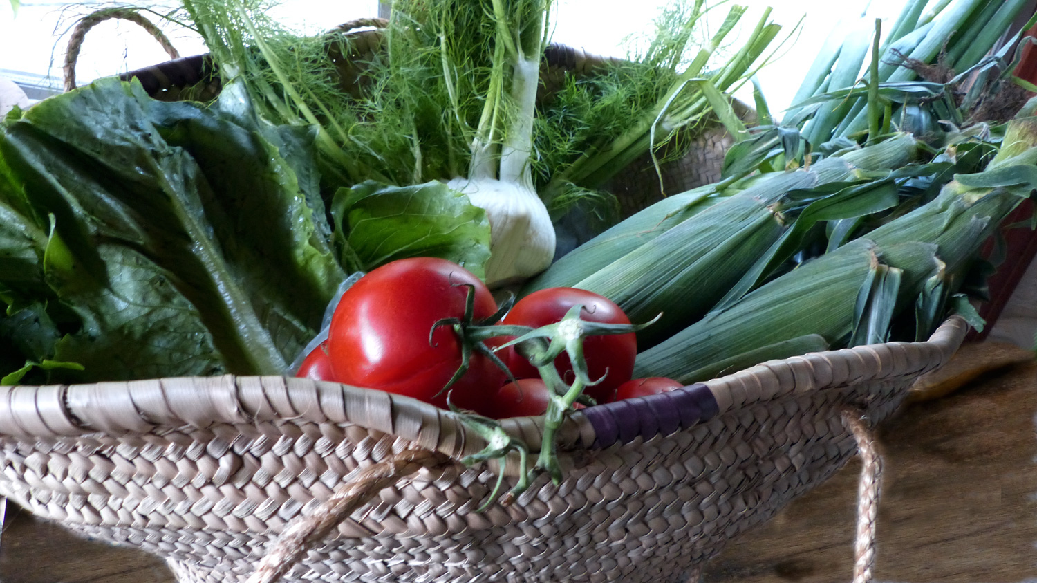 Corn, fennel, farm fresh tomatoes (those will be making an appearance on a tart). Other items are at the bottom of my "Spanish wicker basket".