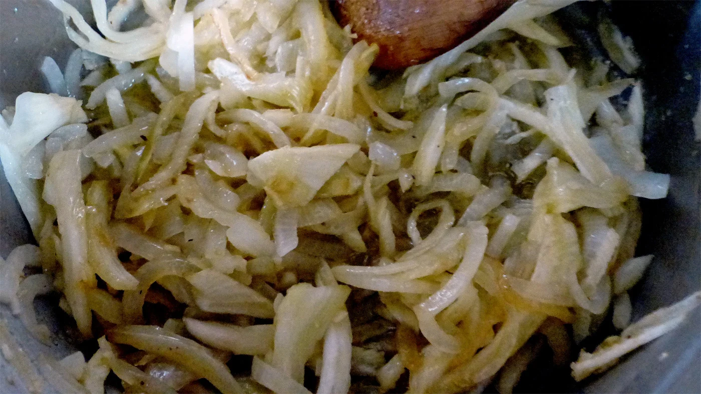 Onions & fennel sweating up a storm, getting caramelized together.