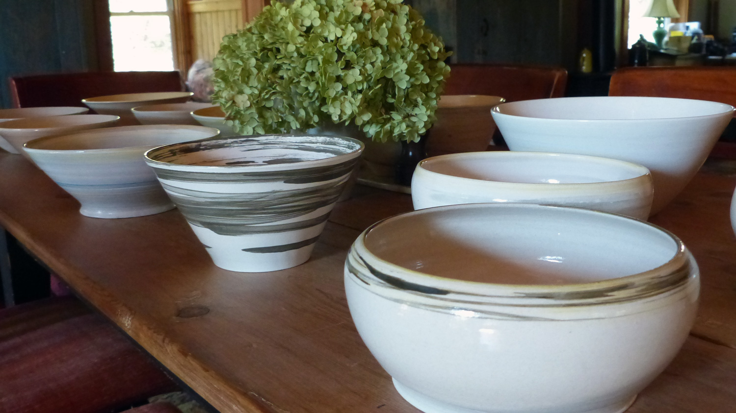 Creating streamlined and clean shapes with simple swirls of color. Simplicity at is best.
