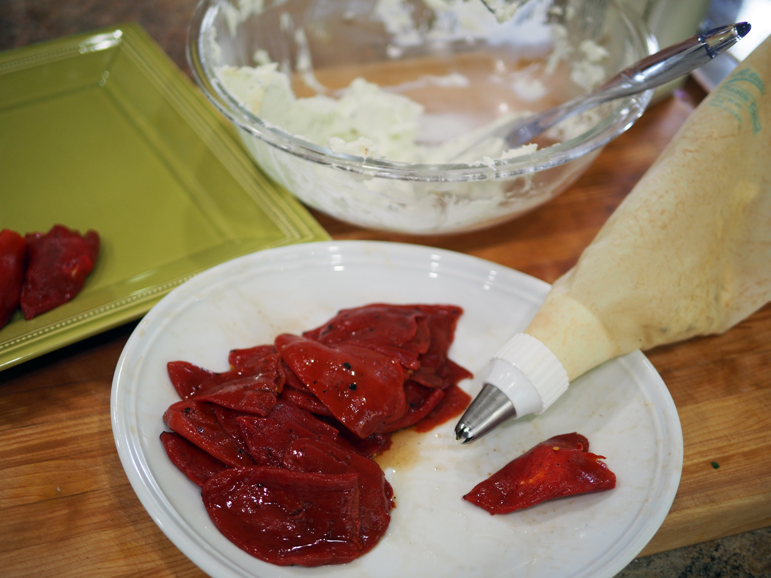 The easiest way to stuffing anything... a piping bag!!