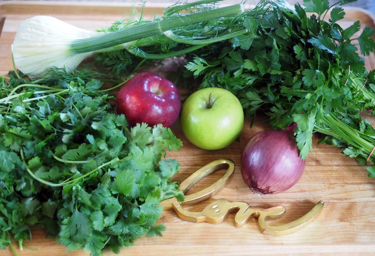 Nothing but cilantro, fennel, red and green apples, parsley and red onion.