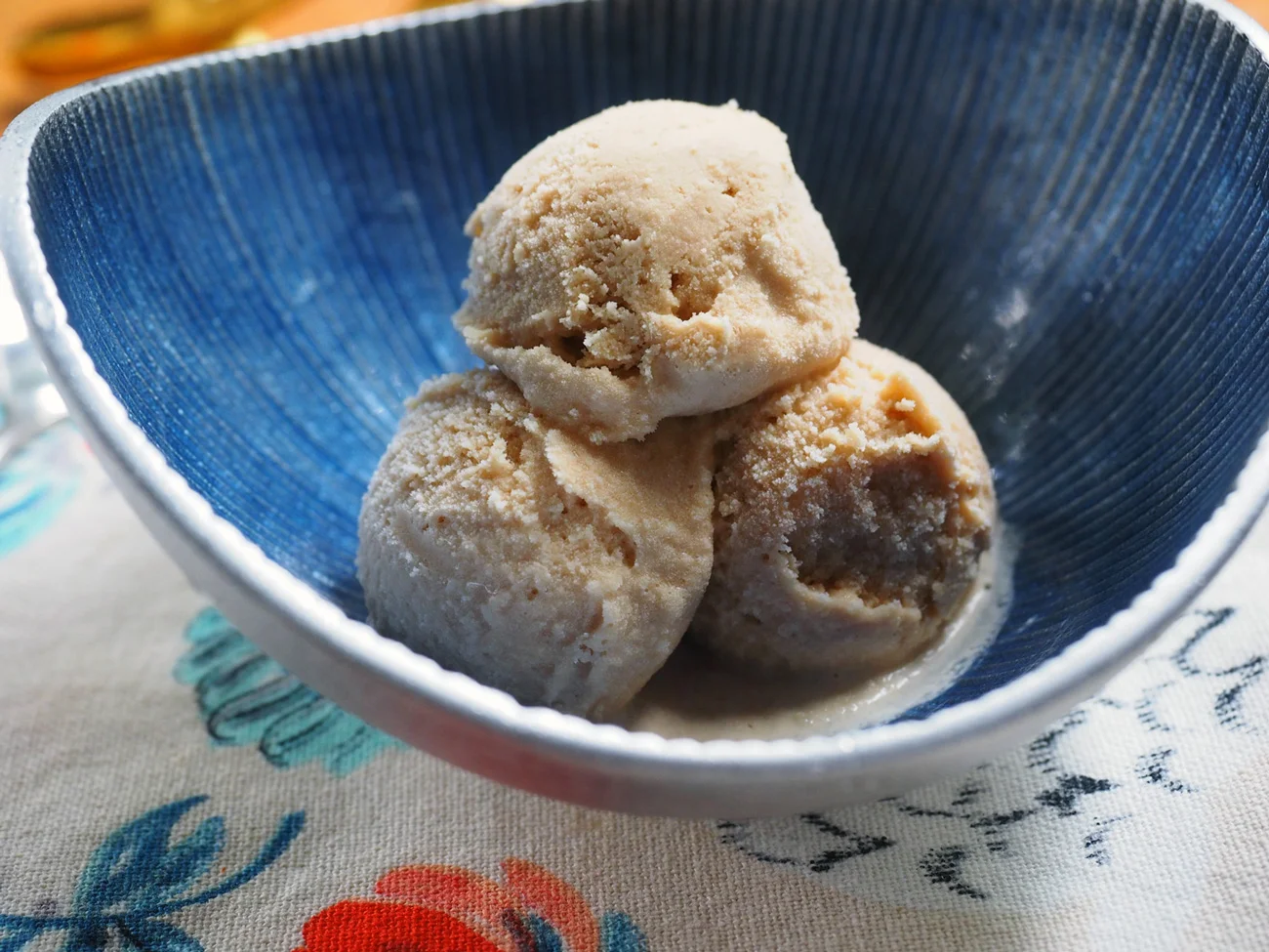 Espresso ice cream scoops