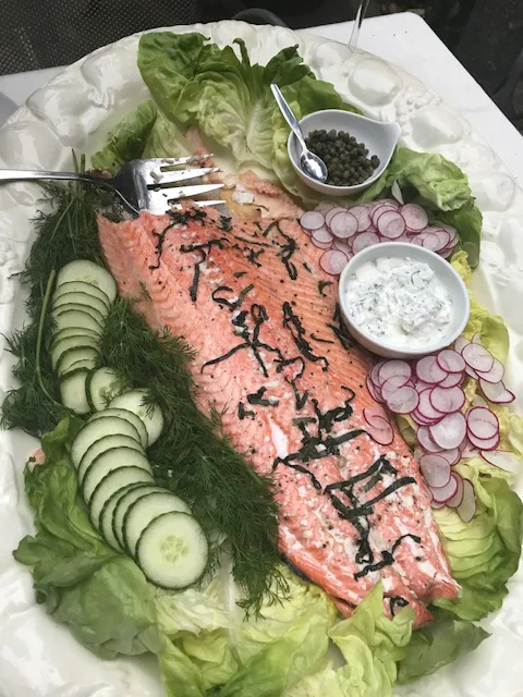 Salmon with yogurt dill sauce