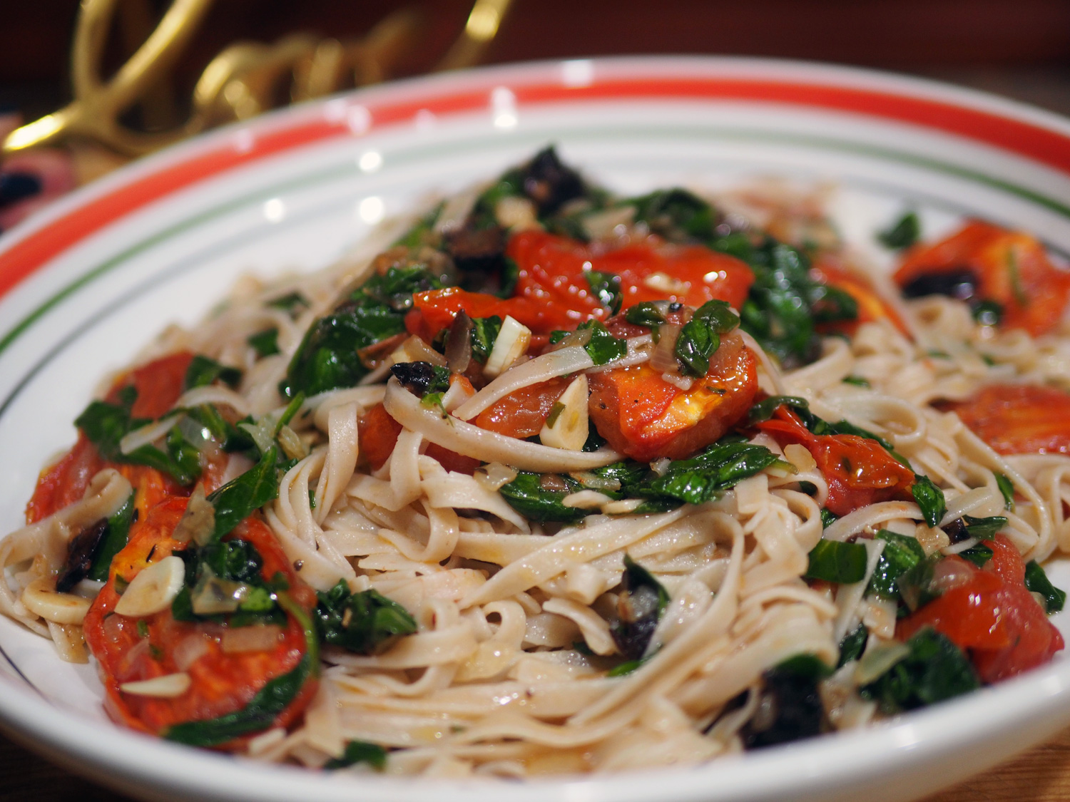 Luscious linguine with earthy notes from the spinach, salty from the olives and a sweetness that the mighty tomato brings.