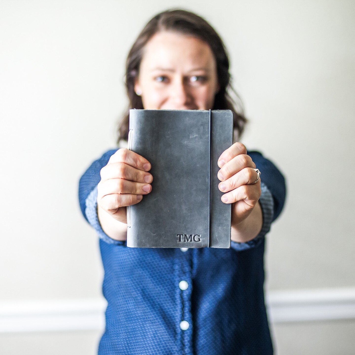 Get a personalized leather journal from @oxandpine⁠ at the Spring Bash!⁠ 📖🔖⁠
⁠
Check out our Artist Spotlight on the blog to learn more about @oxandpine⁠. Link in bio.⁠
⁠
About @oxandpine:⁠
We handcraft personalized leather goods! I started with jo