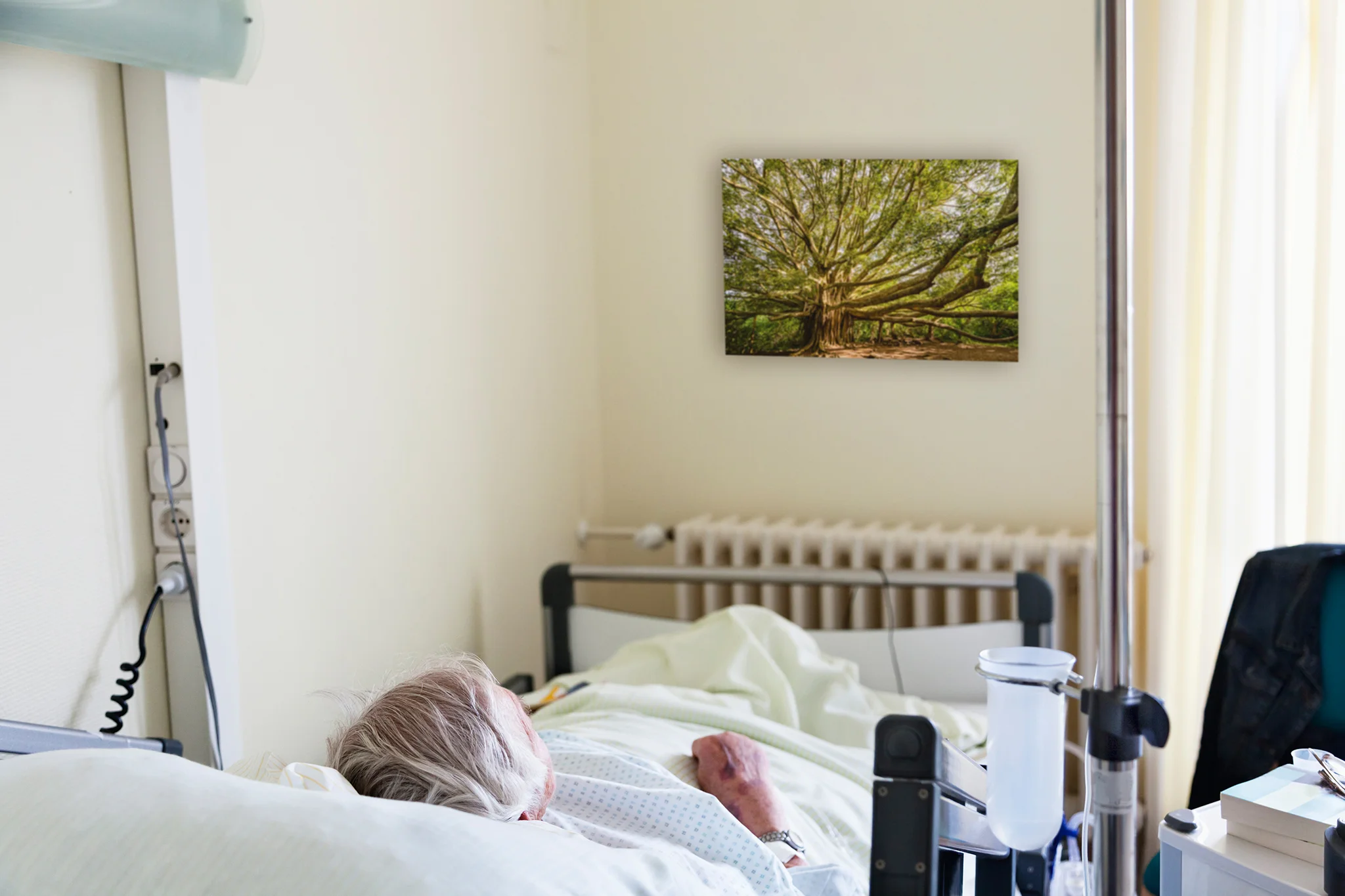 Patient Room 2 (2048).jpg