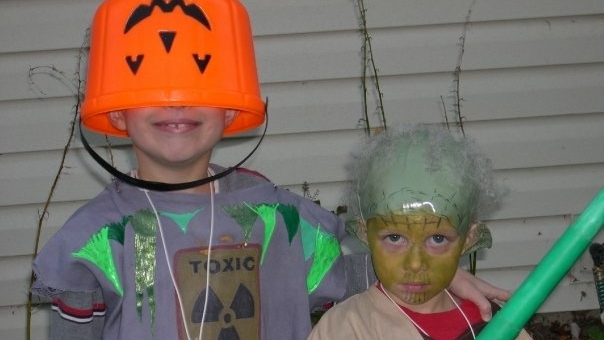 Jay as a barrel of toxic waste and Sam as Yoda.
