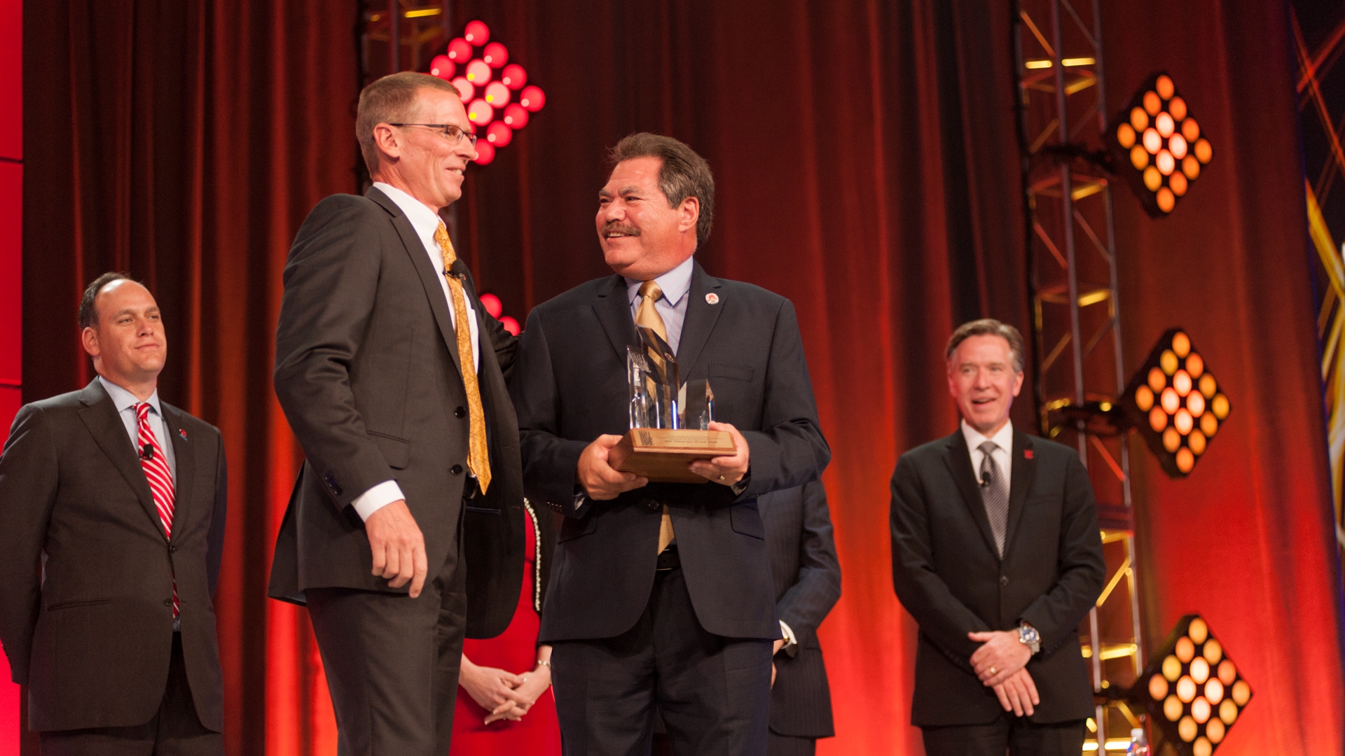 Franchisee Eddie Rodriguez and Wendy's President & CEO Todd Penegor