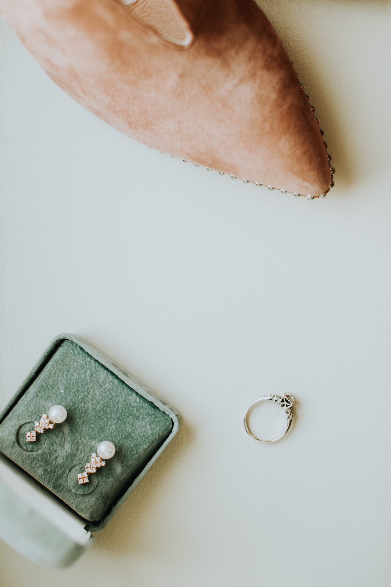 Lauren and Mike Getting Ready-43.jpg