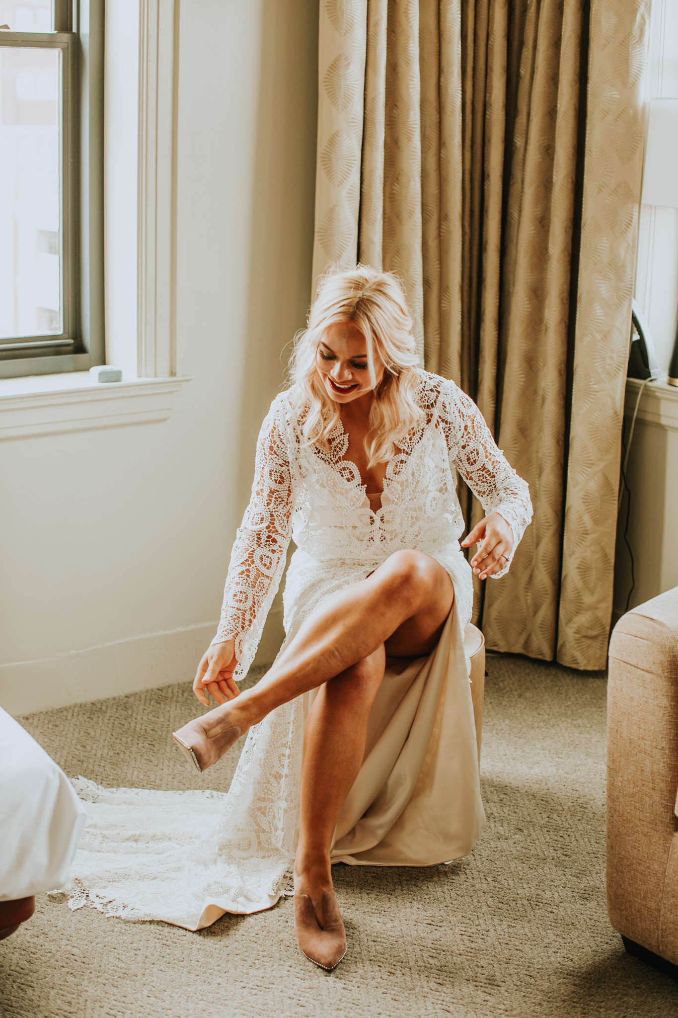 Lauren and Mike Getting Ready-92.jpg