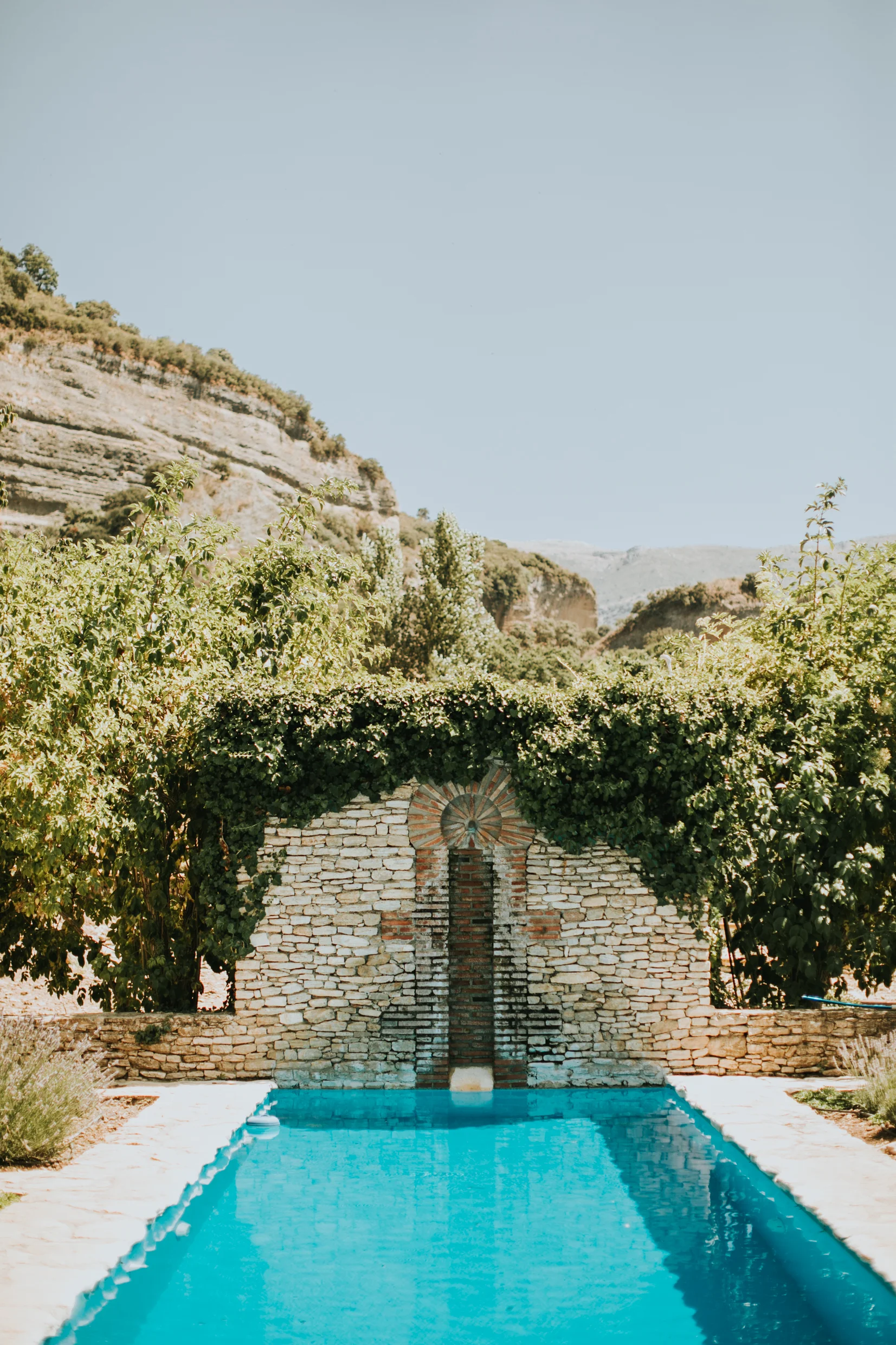 Andrew_Ferrah_GettingReady_Spain_Ronda_Bohemian_Wedding-10.jpg