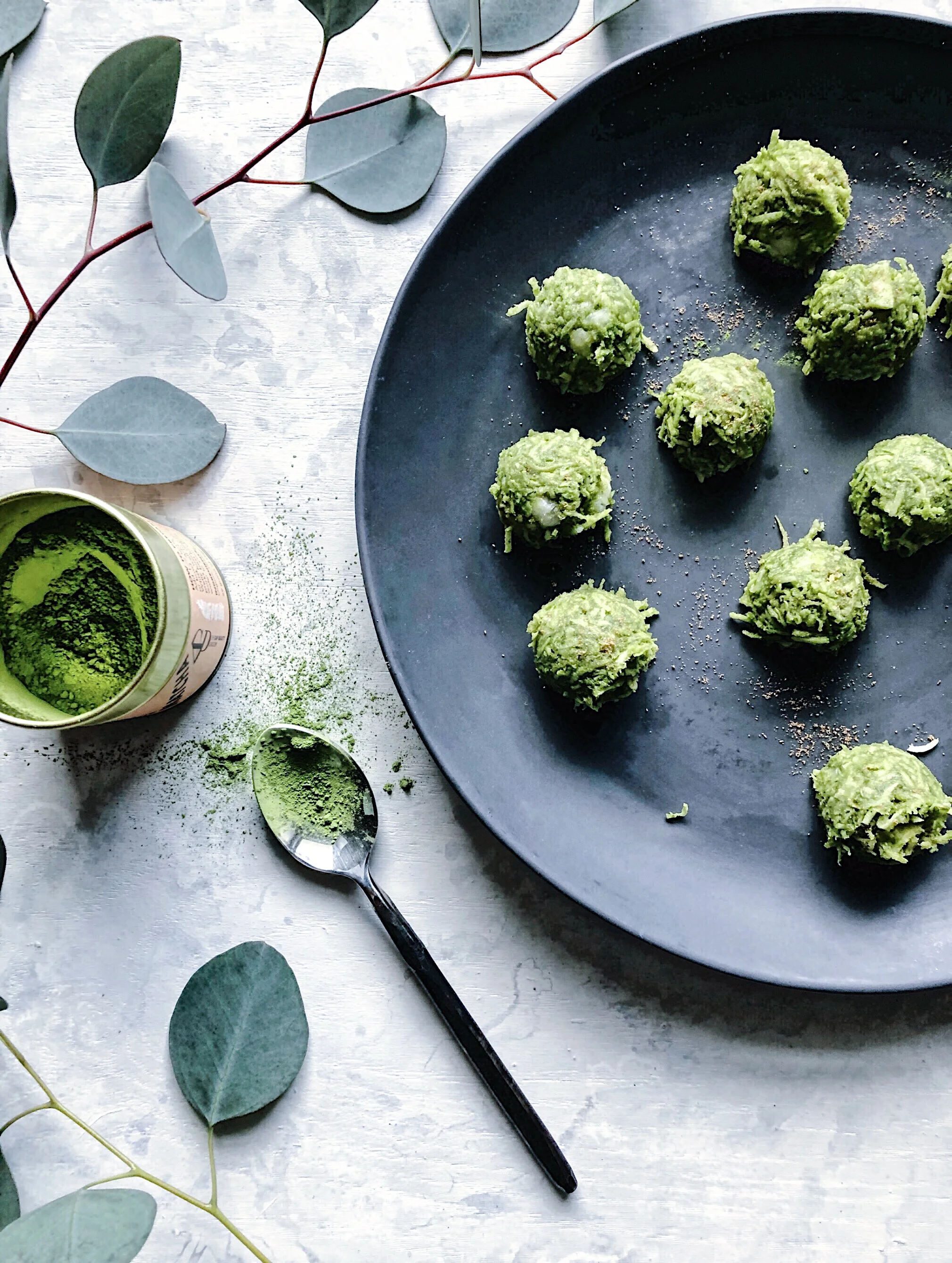Raw Matcha &amp; Tahini Macaroons