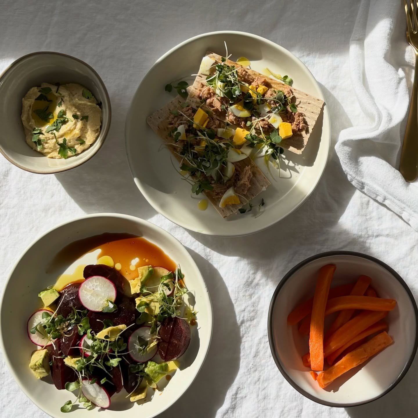 march notes &mdash; if you want your meals to feel calmer, start here

i always come back to this
simple food, fresh air, a table that feels easy

herbs, greens, citrus
water, time outside
dinners that stretch, linens, earth tones

less noise
more rh